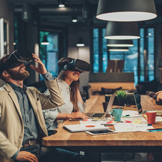 Menschen mit VR-Brillen